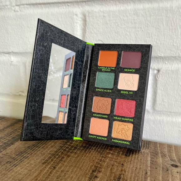 Revolution The Simpsons “Treehouse of Horror” Eyeshadow Palette - Picture 2 of 6